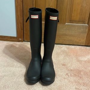 Matte black tall Hunter boots, size 9 women’s